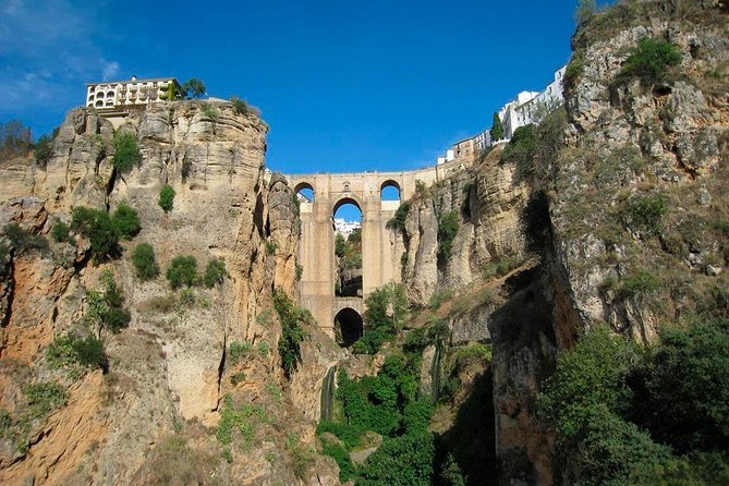 White Villages and Ronda Day Tour from Seville - Ronda: two cliffs, big viewpoints, and enough time to choose your path