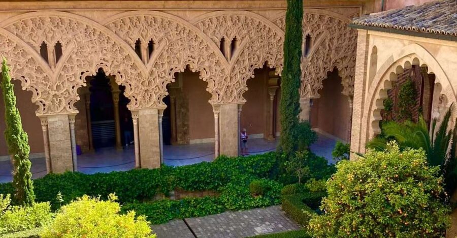 Zaragoza: Aljafería Palace guided tour in Spanish - Key highlights to look forward to
